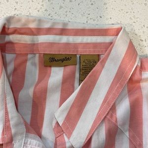 Women Pearl Snap Wrangler Shirt